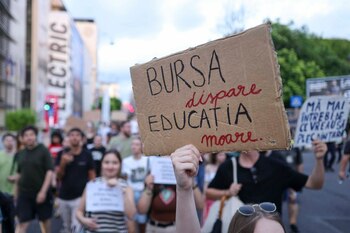 „Nu din burse faceți averi”. Studenții, protest în București față de tăierile anunțate de Guvern