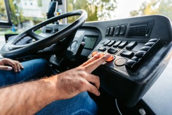 Care sunt cei mai căutați angajați fără studii superioare. Salariile medii pe principalele domenii