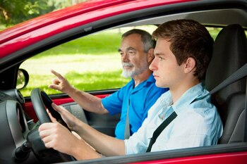 Examinatori auto fără noțiuni de prim-ajutor. Legea lasă o breșă periculoasă