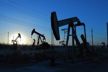 Ce înseamnă „zâmbetul petrolului” și de ce stârnește atâta îngrijorare în piață