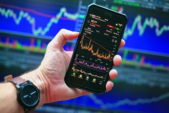 Inflația, principala grijă a investitorilor români. Cum își protejează economiile
