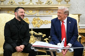 Kiev presează Washingtonul: o campanie de lobby de mare miză pregătește summitul Trump–Zelenski. Ucraina urmăreste o (…)