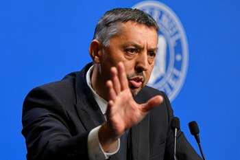 Ministrul Educației anunță o „schimbare paradigmatică” în licee: noi programe școlare, accent pe competențe și (…)