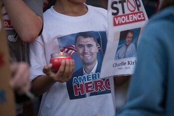 Uciderea lui Charlie Kirk: Posibila legătură între furia suspectului Tyler Robinson și orientarea colegului său de (…)