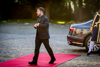 A purtat sau nu Zelenski costum? Controversa vestimentară care aruncă în aer piața pariurilor