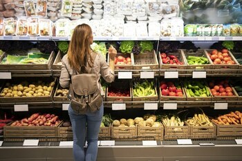 Alimentele ultraprocesate, o preocupare din ce în ce mai mare pentru români. Peste 50% sunt îngrijorați de (…)