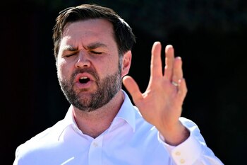 JD Vance, speriat de „butonul roșu” al lui Trump: „Se uită la mine și spune: «Nuclear»”