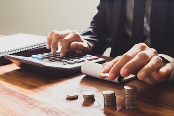 Facturi mari, servicii proaste: prețul conducerii politizate în companiile de stat