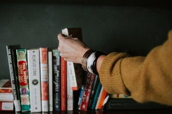 Românii nu mai vor să deschidă vreo carte: doar 7% din populație mai citește. Suntem pe ultimul loc în UE. „Cifrele (…)