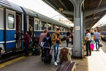 O persoană a fost călcată de tren. Traficul feroviar a fost întrerupt între București Nord și Băneasa