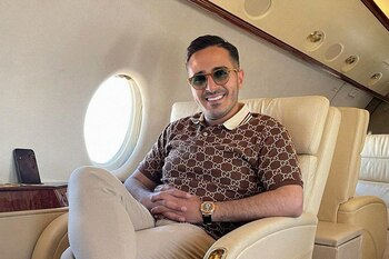 „Escrocul de pe Tinder”, eliberat din închisoare după două luni. De ce a fost clasat cazul bărbatului care a păcălit (…)