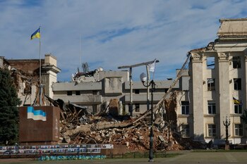 Viața ucrainenilor în zonele ocupate de Rusia, povestită de cei care reușesc să plece