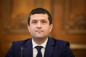 Schema prin care două firme cu trei angajați fac selecția directorilor cu salarii de mii de euro de la stat. Radu (…)