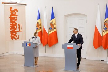 Maia Sandu în Polonia: Ne aflăm pe linia frontului hibrid, apărând democrația de atacuri cibernetice, dezinformare (…)