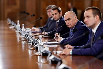 Cât va dura interdicția pensionarilor de a se angaja la stat. „E o criză puternică din punct de vedere financiar”