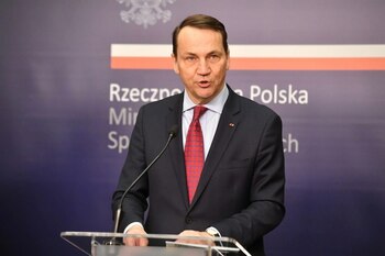 Sikorski: „Nu văd doritori să lupte cu Rusia”. De ce nu ar funcționa garanțiile de securitate pentru Ucraina