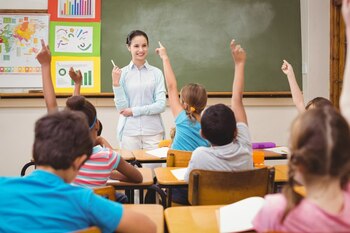 Ce trebuie să facă părinții pentru a nu-și traumatiza copiii cu școala. Efectele devastatoare ale învățatului cu forța
