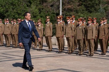 Ministrul Apărării, Ionuț Moșteanu: „Susțin decizia președintelui Trump de a sprijini în continuare Ucraina cu (…)