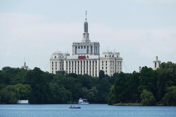 Casa Scânteii, mega-construcția din Capitala anilor '50. Ce ascundeau buncărele interzise, săpate la zeci de metri (…)