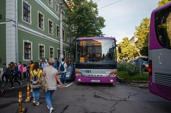 Noul an școlar vine cu program special pentru mijloacele de transport public și cu autobuze speciale pentru copii. (…)