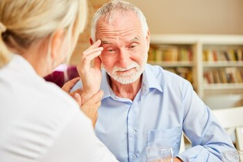Uitare sau demență precoce? Cum îți poți da seama dacă ai Alzheimer și cum te poți proteja