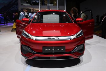 Confruntarea mașinilor electrice. BYD vs. Tesla. Bătălia pentru supremația pe piața globală