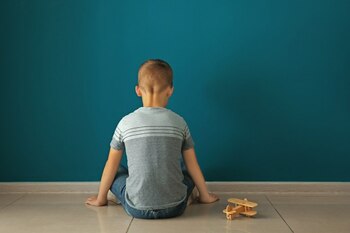 Nouă teorie despre autism. Prețul pe care omenirea îl plătește pentru evoluția prea rapidă a creierului