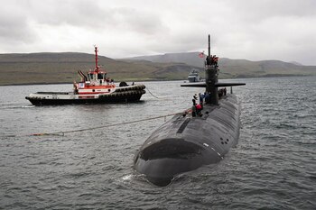 Un submarin de atac cu propulsie nucleară al Marinei SUA a făcut o oprire fără precedent. Mesajul trimis dușmanilor (…)