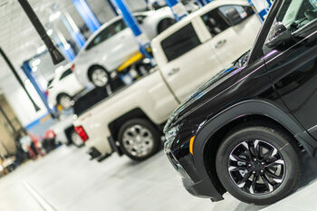 Un gigant din industria auto ar putea închide mai multe fabrici: „Vom fi nevoiţi să luăm decizii dure”