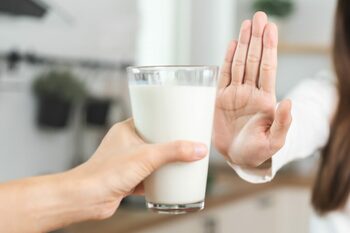 Este adevărat că toți suntem, de fapt, intoleranți la lactoză?