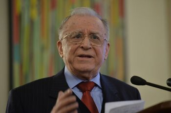 Iliescu, conștient și stabil cardiac, dar necesită suport respirator