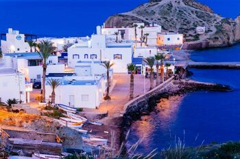 Arată ca Mykonos, dar este în Spania si e mult mai ieftin. Satul incredibil cu case albe și mare turcoaz te va cuceri