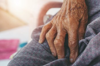 Un italian de 92 de ani i-a lăsat toată averea badantei sale, pe care o cunoștea de 5 zile. Care este motivul uluitor