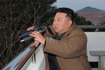 Tensiuni în creștere: Coreea de Nord a testat două noi rachete, sub supravegherea lui Kim Jong Un