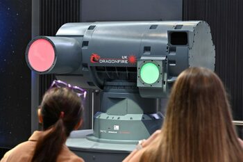 Laserul DragonFire care doboară drone cu precizie de manual: Noua eră a armelor anti-UAV este aici