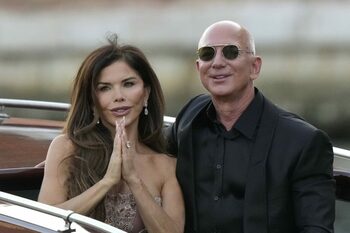 Cât costă rochia de mireasă purtată de Lauren Sanchez. Designerii au lucrat peste 900 de ore la ea
