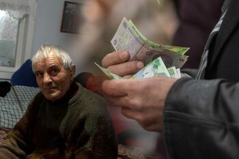 Pensiile speciale și pensionarea la 48 de ani, ”desființate” de Băsescu. ”Du-te nene și angajează-te în domeniul privat”