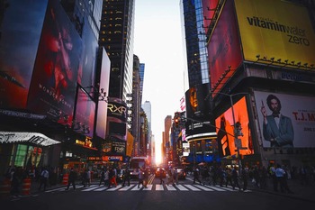 Busola Politică trece oceanul. Platforma clujeană ajunge în SUA pentru alegerile din New York