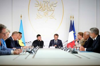 Macron susține Ucraina în chestiunea GARANȚIILOR de securitate: Sunt necesare. Reacția lui Zelenski: Acela va fi (…)