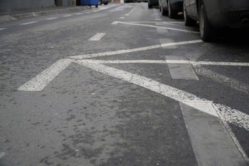 Marcajul rutier în zig-zag! Puțini șoferi știu ce semnificație are!