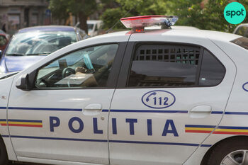 Polițiști implicați într-o amplă rețea de contrabandă cu bijuterii din Turcia. Primeau șpăgi în aur și petreceri de lux