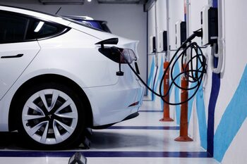 Studiu: șoferii de mașini electrice plătesc prea mult pentru autonomie pe care nu o folosesc