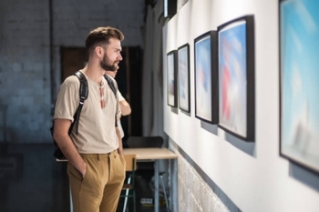 Expoziţia de artă contemporană deschisă din 22 iulie la Galeria Căminul Artei