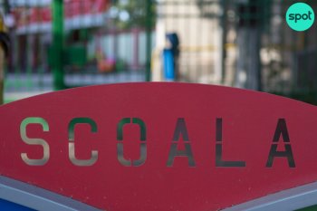 Zi liberă pentru părinți la începerea anului școlar – proiect adoptat tacit de Senat