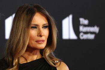 Donald Trump i-a înmânat lui Vladimir Putin o scrisoare scrisă de Melania Trump. Ce rugăminte a avut Prima Doamnă (…)