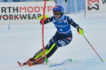 Shiffrin domină prima manșă în prima probă de slalom din Cupa Mondială a sezonului olimpic