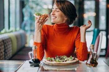 Mindful eating & lifestyle – Cum te ajută obiceiurile mediteraneene să încetinești ritmul și să reduci stresul