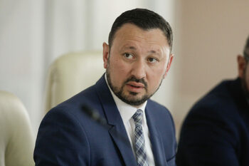 Fechet: Primele nerușinate la pensionare de la Romsilva au surori gemene la CCR. Cadou de despărțire de 180.000 lei