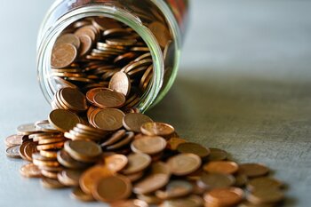 Bulgarii încearcă să scape de mărunțișul strâns de-a lungul anilor înainte de adoptarea euro și vin la magazine cu (…)