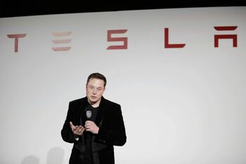A ars de viu în Cybertruck, iar familia a dat în judecată compania Tesla, dar și pe Elon Musk